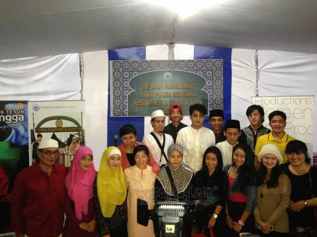 PESANTREN AND ROCK N ROLL BUKA PUASA BARENG ANAK YATIM 