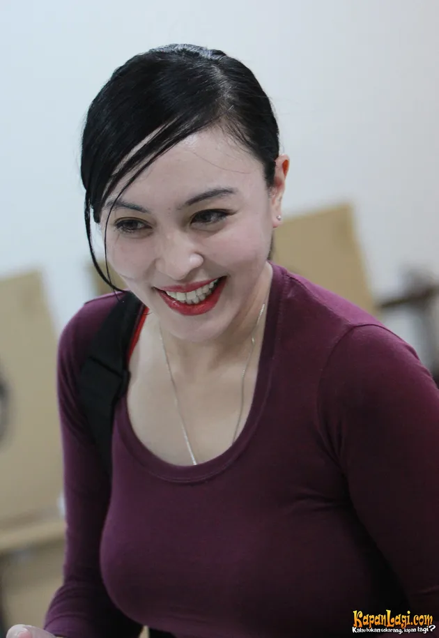 PESONA CANTIK ANGELINA SONDAKH SAAT NYOBLOS DI RUTAN