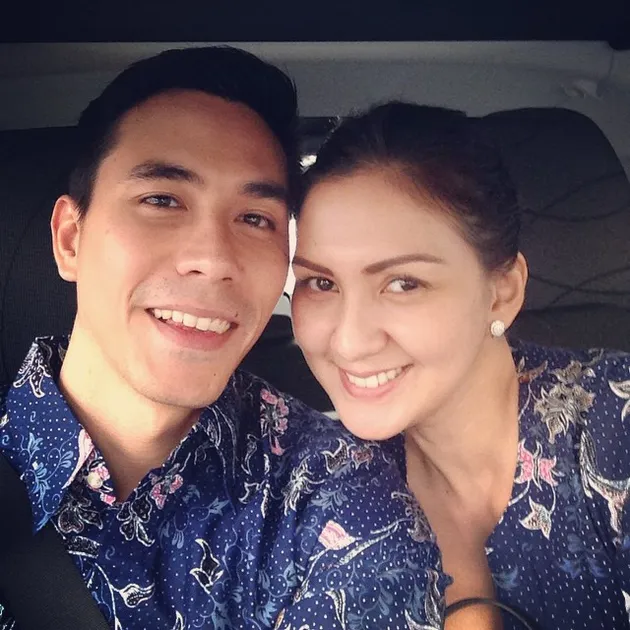 Artis Rayakan Hari Batik