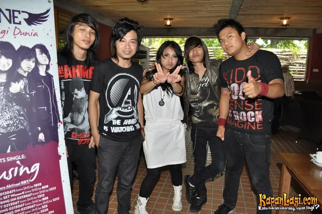 POSAN KOTAK - DODHY KANGEN BAND BENTUK WINNER BAND - KapanLagi.com
