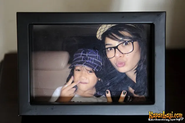 POTRET KEDEKATAN NIKITA MIRZANI DAN SANG ANAK - LOLLY 