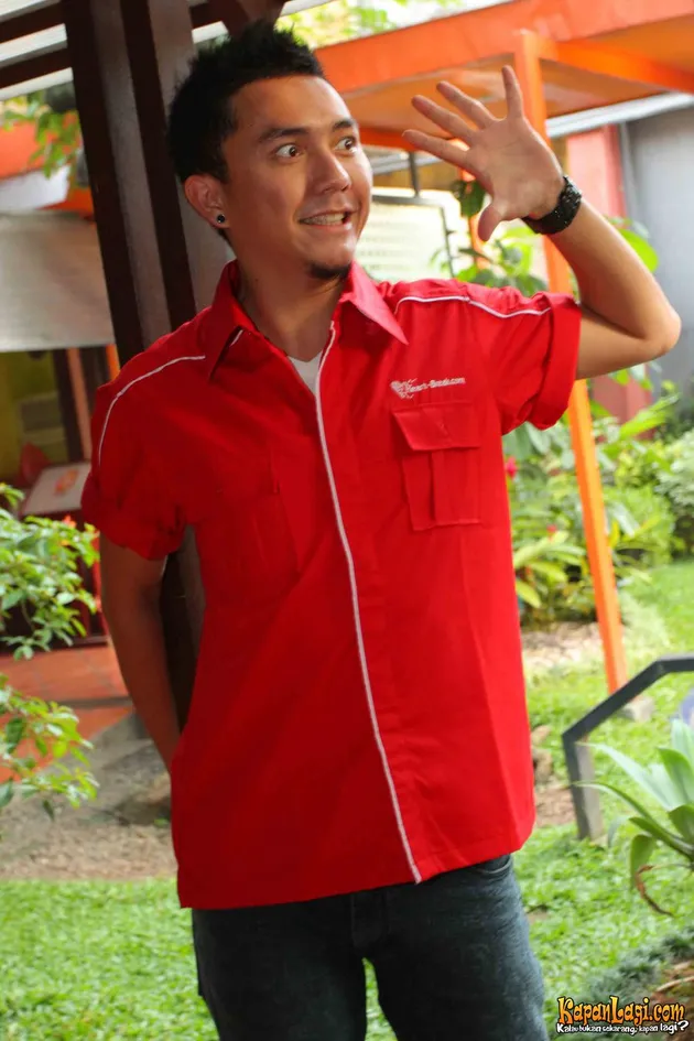 Antara Aku Atau Dia