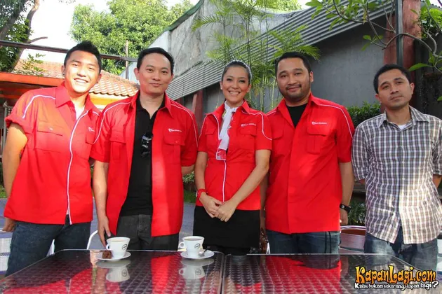 Antara Aku Atau Dia