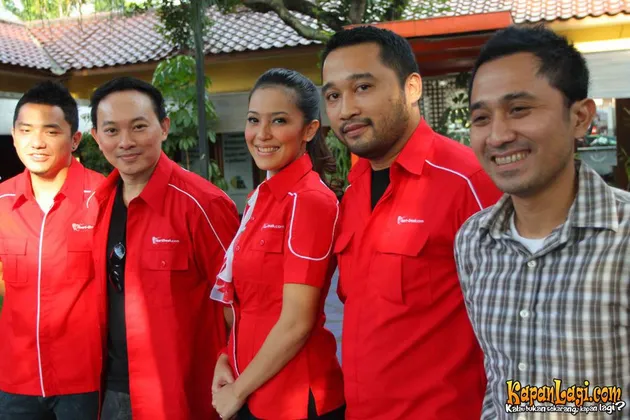 Antara Aku Atau Dia