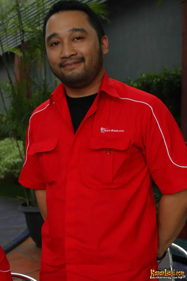 Antara Aku Atau Dia