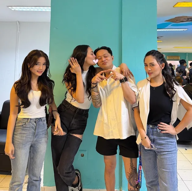 Erika Carlina cium Bravy di depan Rachel Vennya