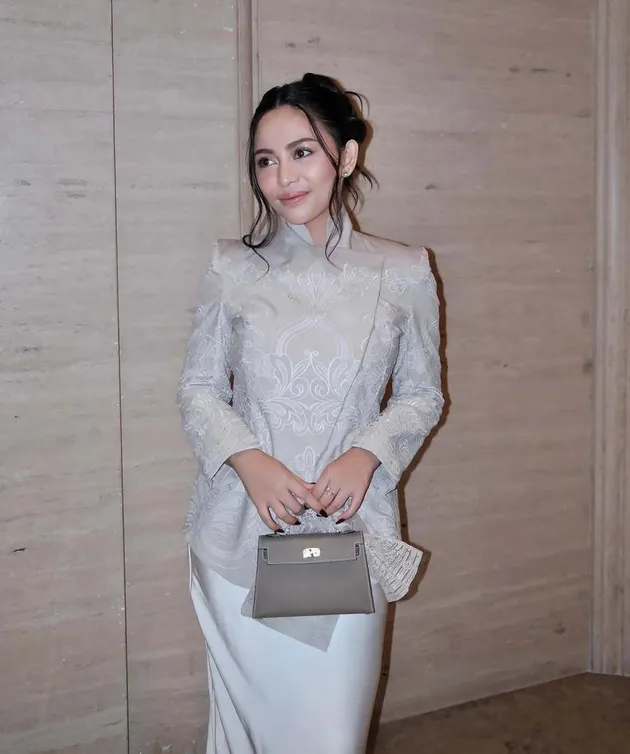 Rachel Vennya Cantik Pakai Kebaya