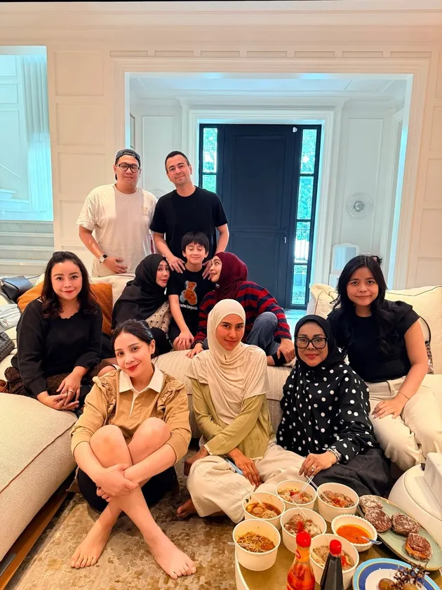 Rafathar bersama keluarga besar