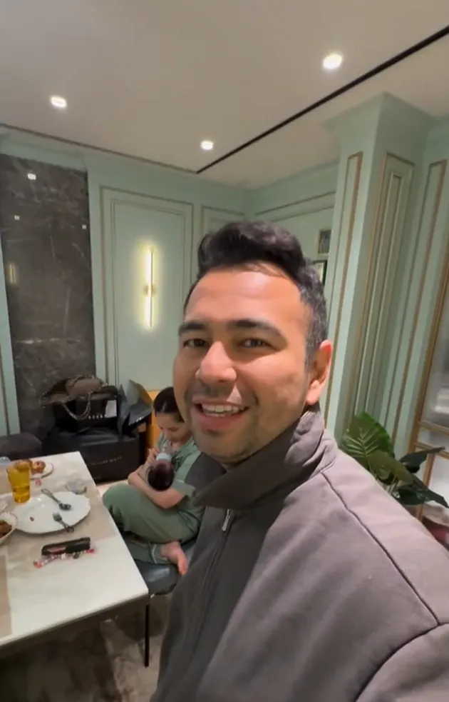 Raffi Ahmad dan Nagita Slavina di rumah