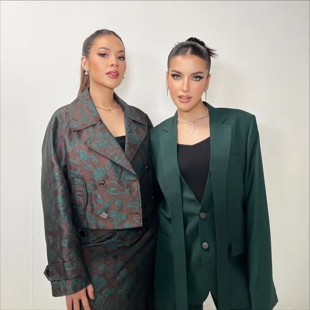Raisa dan Tasya Farasya pakai baju hijau