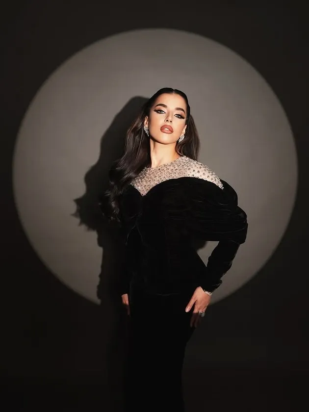 Tasya Farasya pakai gaun hitam