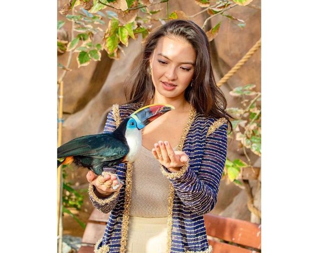 Raline Shah Plays with Many Animals in Dubai, Hosted Directly by the Zoo Owner