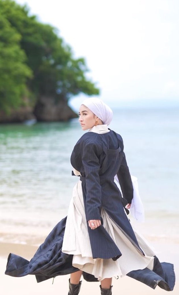 Critics Abound, 8 Photos of Shandy Purnamasari's Hijab Style 'Crazy Rich Malang' - Netizens: Hair and Neck Still Visible