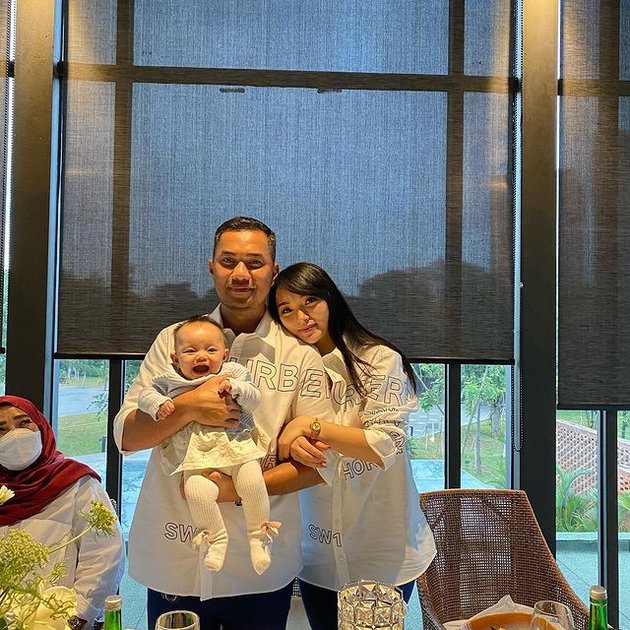Rumors of Divorce Are Rife, 8 Pictures of Zaskia Gotik and Sirajuddin Getting Closer Like Teenagers Drunk in Love - Happy Together with Baby Arsila