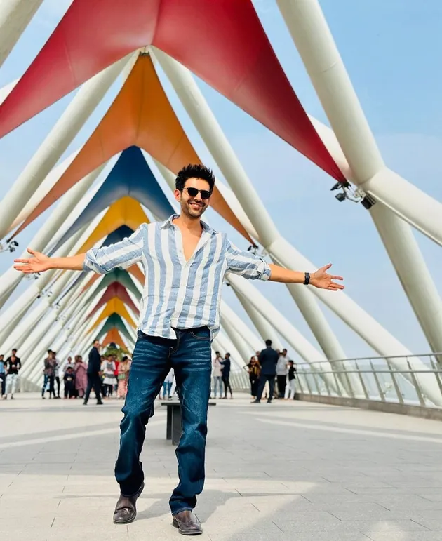 Kartik Aaryan - Kriti Sanon