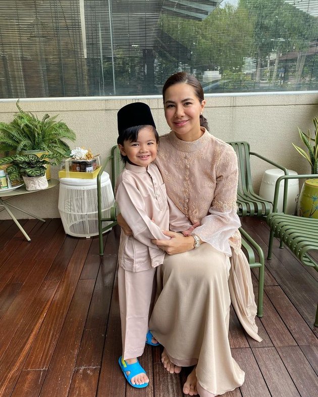 Rumored to Divorce Engku Emran, Former Husband of Laudya Cynthia Bella, Here's a Picture of Noor Nabila Who No Longer Posts Photos with Her Husband