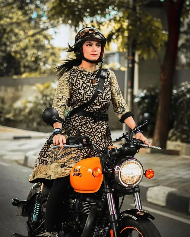 Adu Gaya Kia Poetri dan Inara Rusli