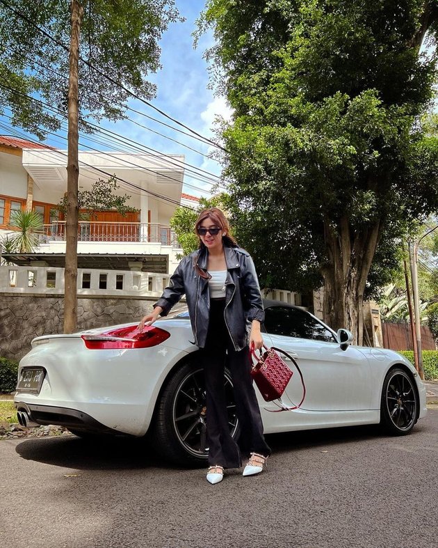 Many Mentioned as Officials' Reserves, Here are 8 Portraits of Clara Shinta's Very Luxurious Style - Collection of Luxury Bags and Cars Become the Spotlight