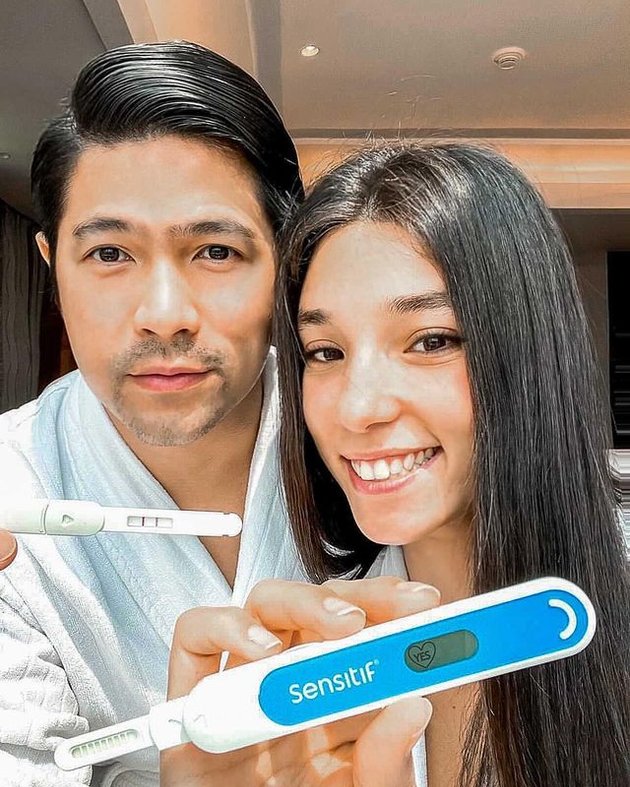 Vanessa Lima dan Erick Iskandar tengah berbahagia menanti kelahiran anak pertama mereka.