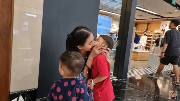 Many Criticisms, 10 Photos of Paula Verhoeven Pranking Leaving Kiano in the Mall - Walking Around and Shouting Searching for Mom