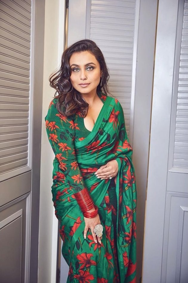 Rani Mukerji Slimmer and More Confident Showing Her Natural Skin, Harvesting Praise for No Longer Using Too Bright Foundation