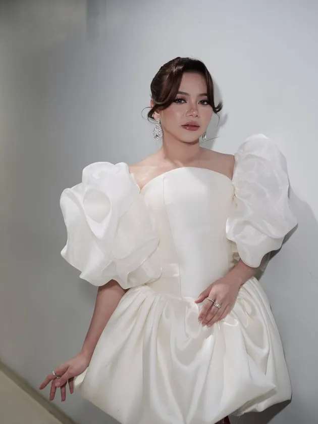 Lady Rara pakai dress cantik