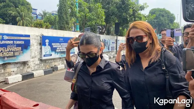 Ratu Sofya Menunduk