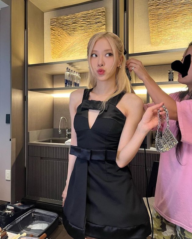 Queen of Little Black Dress 10 Stunning Photos of Rose BLACKPINK in All Black Outfits
