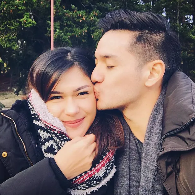 Andrew White dan Nana Mirdad