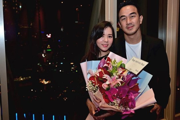 Celebrate 17th Anniversary, 8 Harmonious Portraits of Joe Taslim and His Wife - Still Intimate Until Now