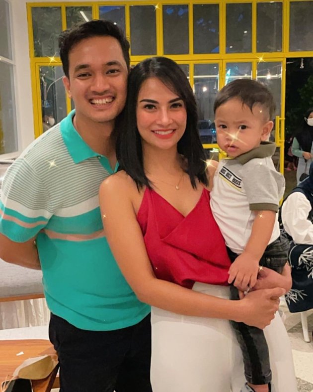 Seperti inilah potret bahagia dalam keluarga Vanessa Angel dan Bibi Ardiansyah bersama putra kecil mereka, Gala Sky Andriansyah.