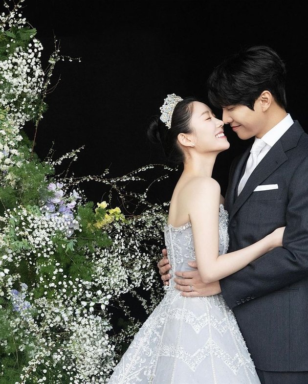 Celebrate Anniversary, Lee Da In Lee Seung Gi's Wife Finally Posts Wedding Photos and Baby Pictures