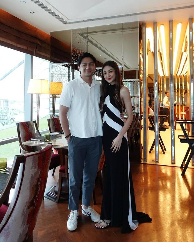 Celebrate Wedding Anniversary with Deva Mahenra, Mikha Tambayong Looks Beautiful in a Backless Gown