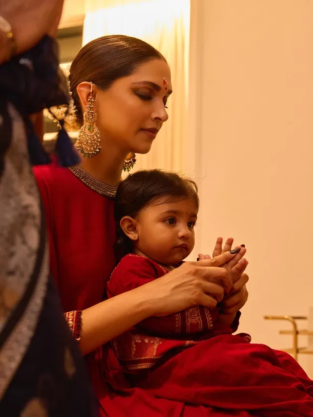 Deepika Padukone dan baby Dua berdoa