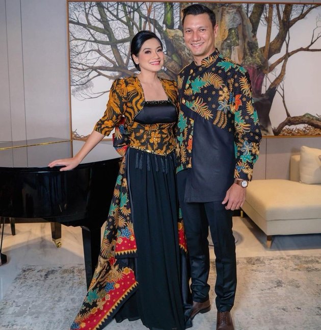 Celebrities Celebrate Batik Day, Here are Stylish Portraits of Celebrities Wearing Batik - Maudy Koesnaedi's Child Catches Attention