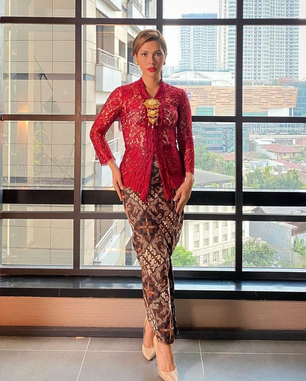 Celebrate Kartini Day, 9 Celebrities Show Stunning Looks in Kebaya - Beautiful Aura of Indonesian Women