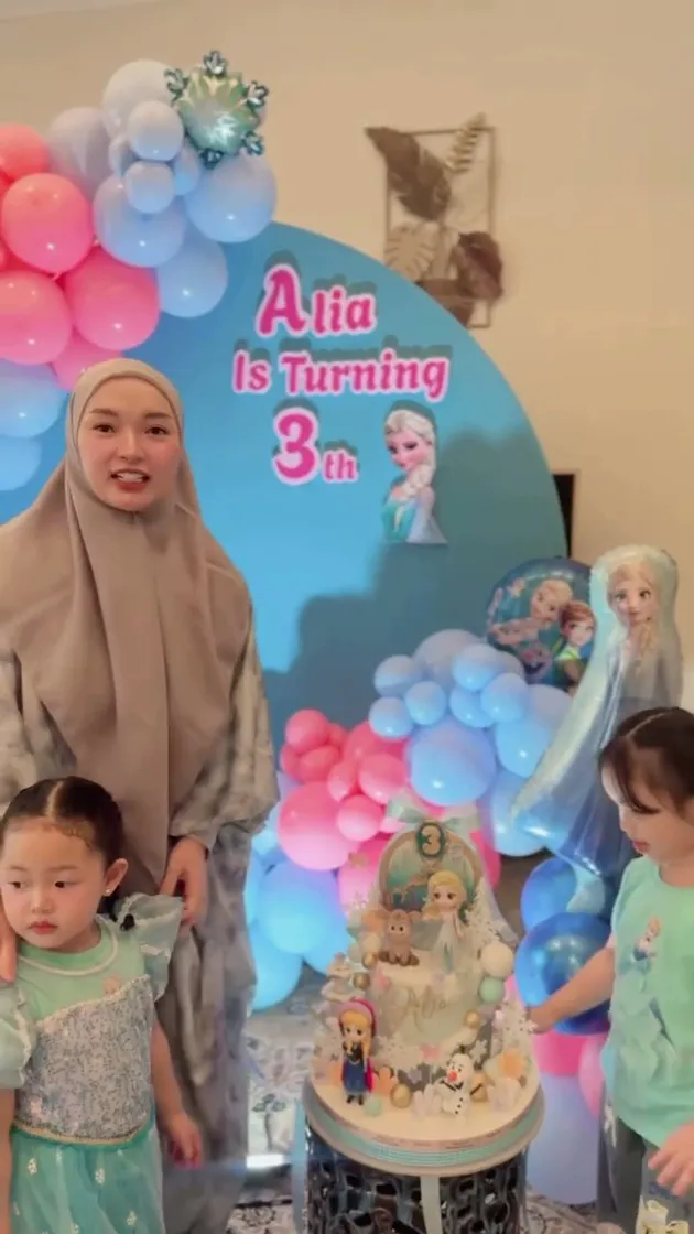 Potret terbaru Zaskia Gotik rayakan ultah anak