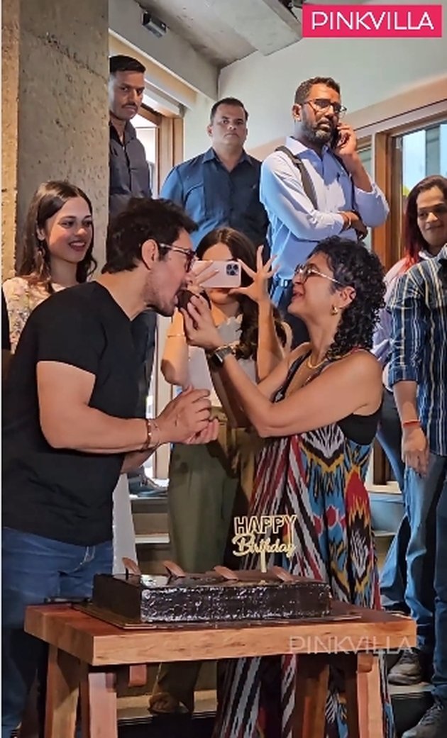 Celebrating 59th Birthday, 8 Pictures of Aamir Khan Cutting Cake Together with Paparazzi - Feed Former Wife Affectionately