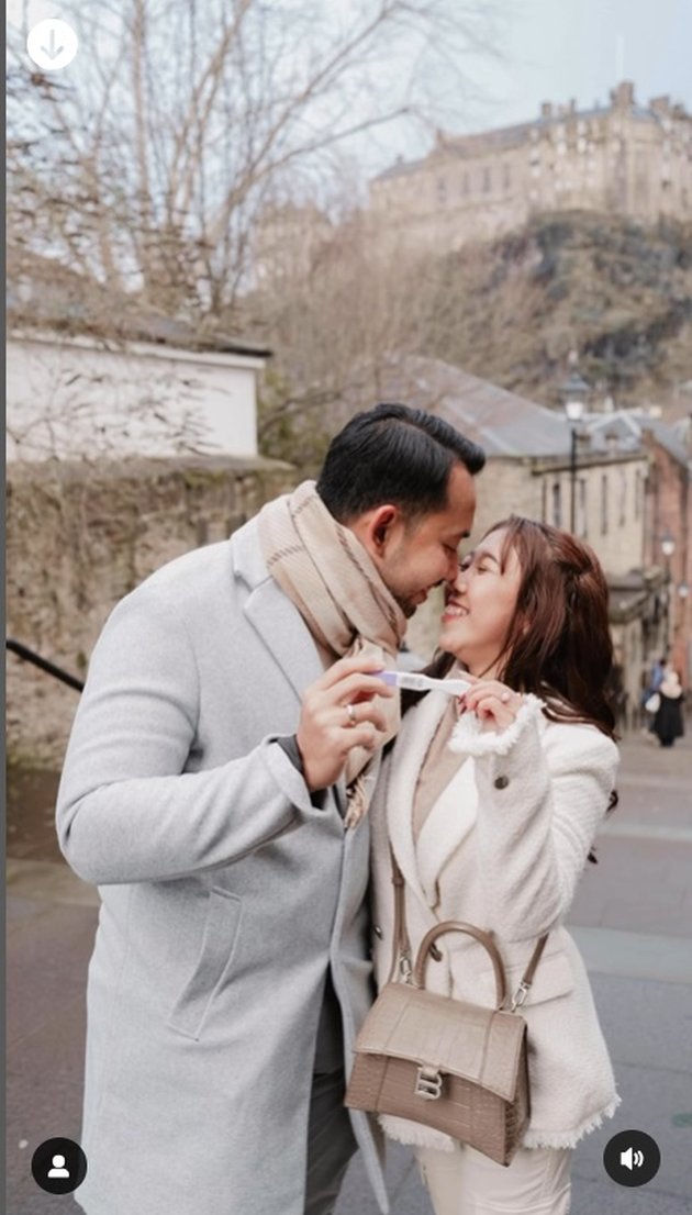 Her Husband's Reaction Becomes the Spotlight, 8 Photos of Kiky Saputri Announcing Her First Pregnancy - She Got Checked in London
