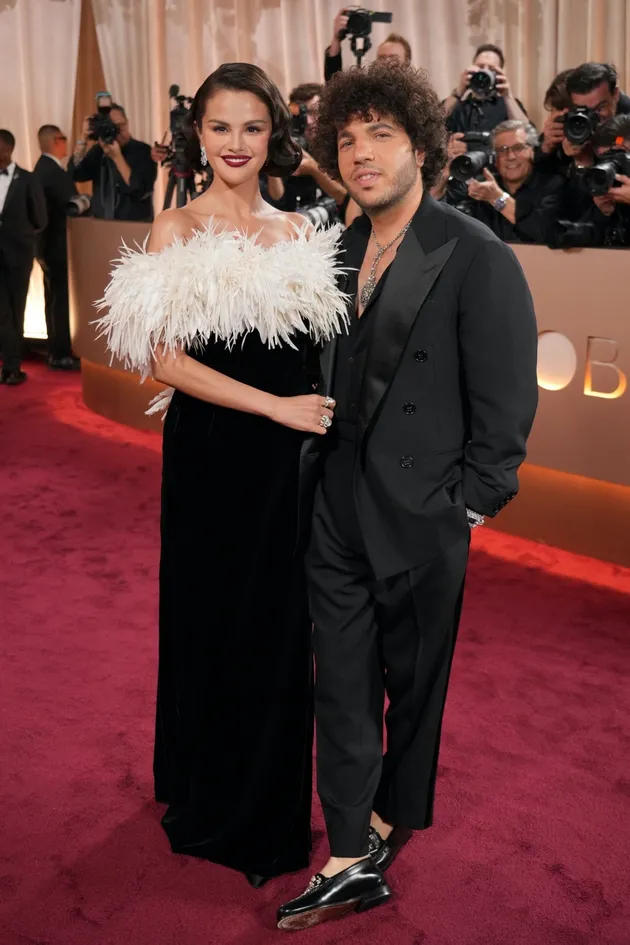Selena Gomes dan Benny Blanco di Golden Globes Awards 2026