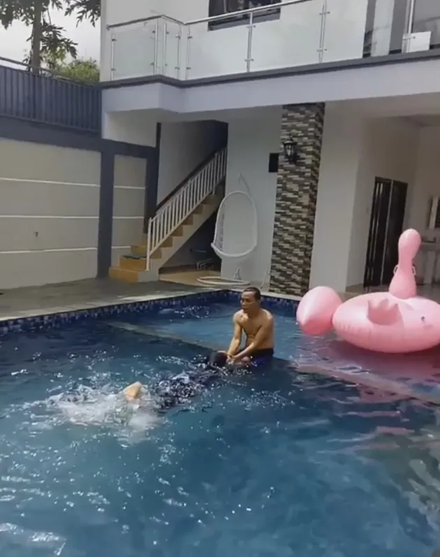 Ibu dan Ayah Ayu Ting Ting