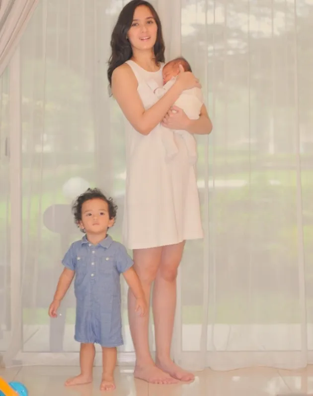 RENATA KUSMANTO HOT MOM DUA ANAK YANG TETAP SECANTIK RENATA KUSMANTO HOT MOM DUA ANAK YANG TETAP SECANTIK