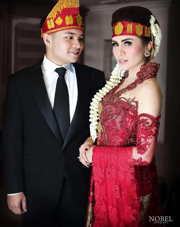 RESEPSI ADAT BATAK MOMO GEISHA DAN REZA MERAH DI RESEPSI ADAT BATAK MOMO GEISHA DAN REZA MERAH DI