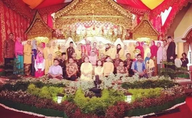 Resepsi Nikah Chika Waode Megah Dengan Adat Minang Di Payakumbuh Kapanlagi Com