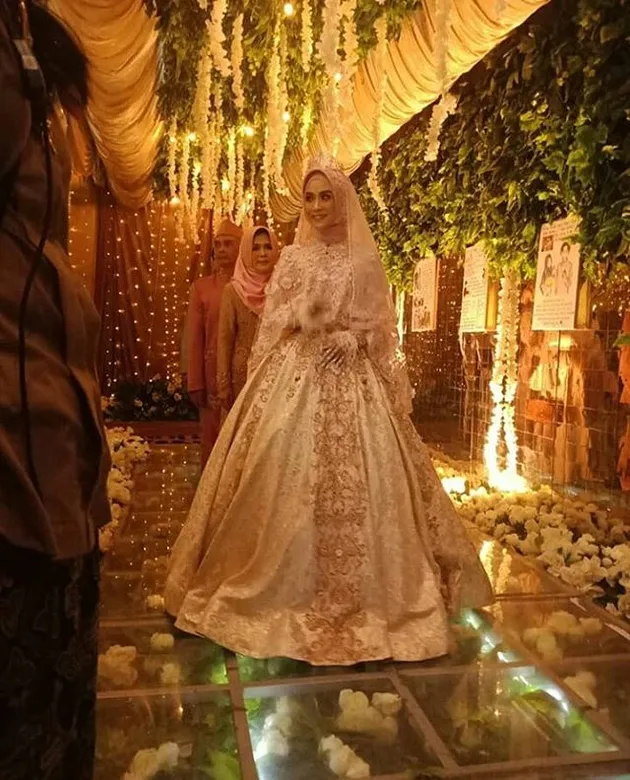 Gambar Baju Pernikahan Mewah