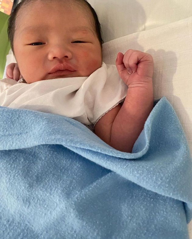 Officially Becoming a Grandmother, Here are 9 Photos of Baby Arlo, Hetty Koes Endang's Grandchild - So Adorable!