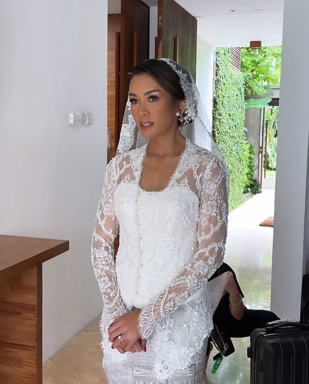 Officially Letting Go of Widow Status, 8 Portraits of Melanie Putria and Aldico Sapardan's Wedding - Holding an Intimate Wedding in Bali