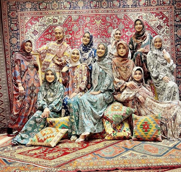 Reunion of Legendary Senior Artists in Their Prime, 11 Photoshoots of Indonesian Legends - United and Serene Wearing Hijab
