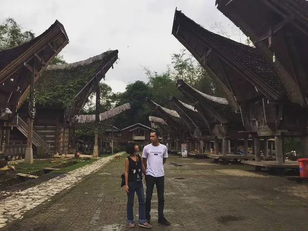 Revaldo dan istrinya