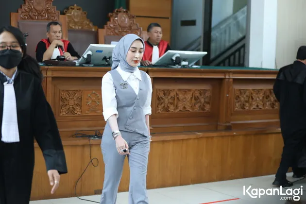 Nikita Mirzani - Reza Gladys